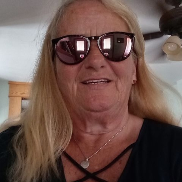 Meet your Posher, Evelyn - Picture 1 of 1